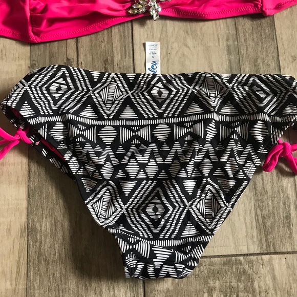 Hot Pink & Black Bikini Set - Picture 2 of 4